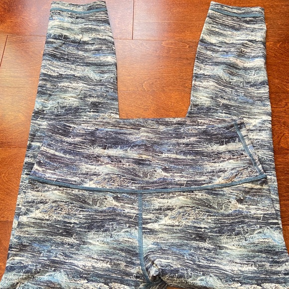 Blue & Gray Patterned Lululemon Wunder Under Hi-Rise 25 inch Leggings Size 10 - Picture 4 of 8